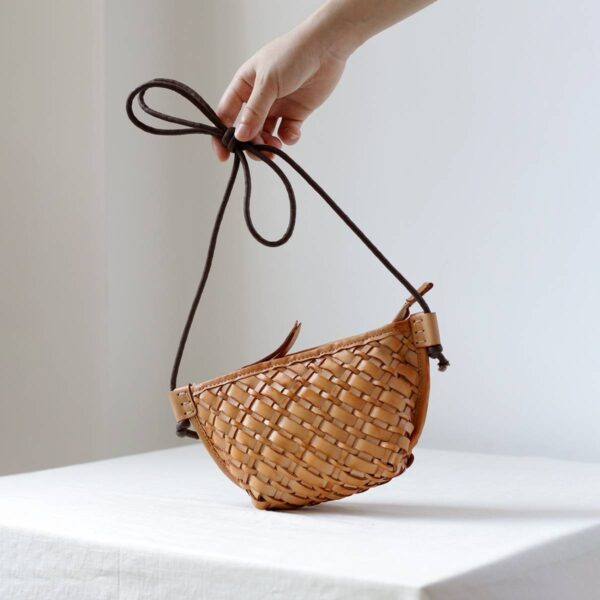 Inna Vegetable Tanned Leather Cross body Bag - Image 4
