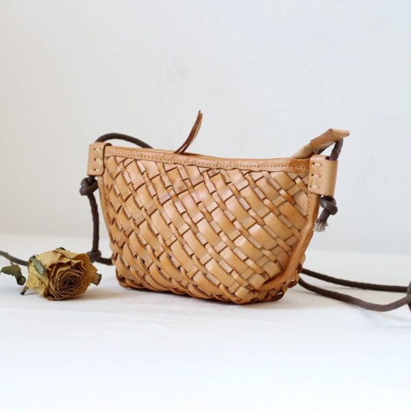 Inna Vegetable Tanned Leather Cross body Bag - Image 5