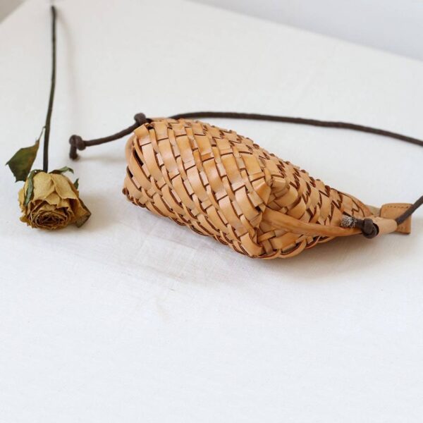 Inna Vegetable Tanned Leather Cross body Bag - Image 7