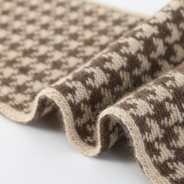 Hom Keyhole Cashmere Scarf - Image 6