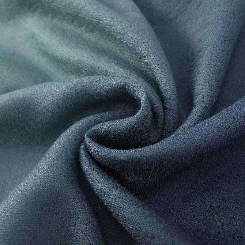 Écharpe en cachemire Inu Square Featherlight Cashmere Wrap – Image 5