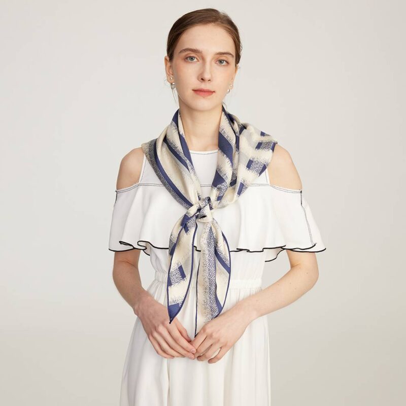 Écharpe en soie rayée Lan Neckerchief – Image 3