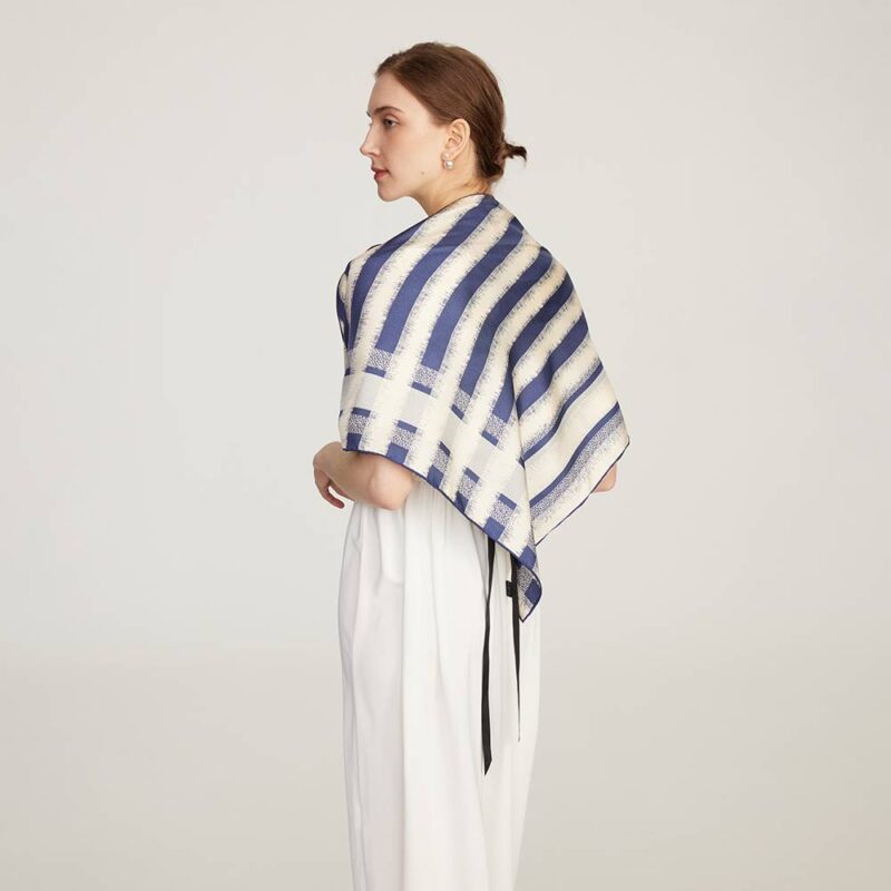 Écharpe en soie rayée Lan Neckerchief – Image 4