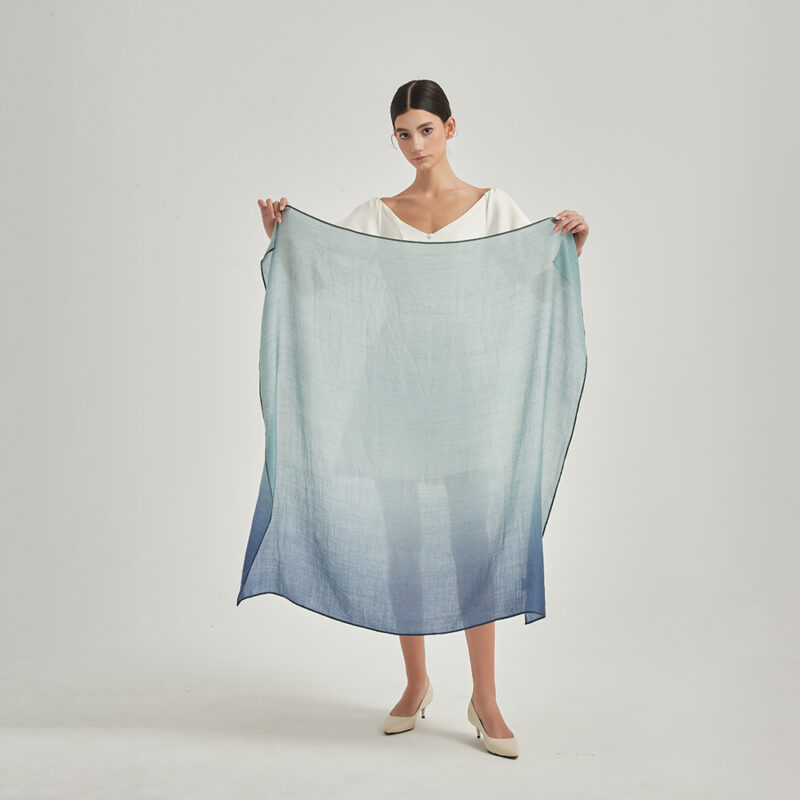 Écharpe en cachemire Inu Square Featherlight Cashmere Wrap – Image 2