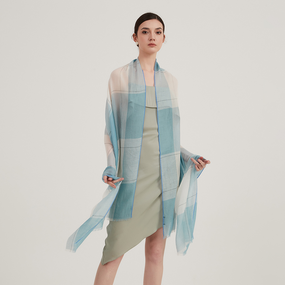 Liana Wolle Federleichter Schal Wrap