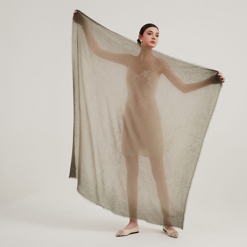 Sciarpa Lora Gradient Featherlight in cashmere - immagine 2