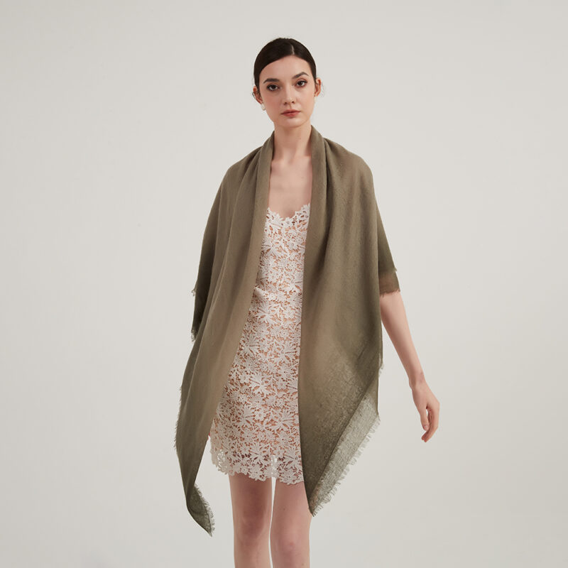 Sciarpa Lora Gradient Featherlight in cashmere - immagine 3