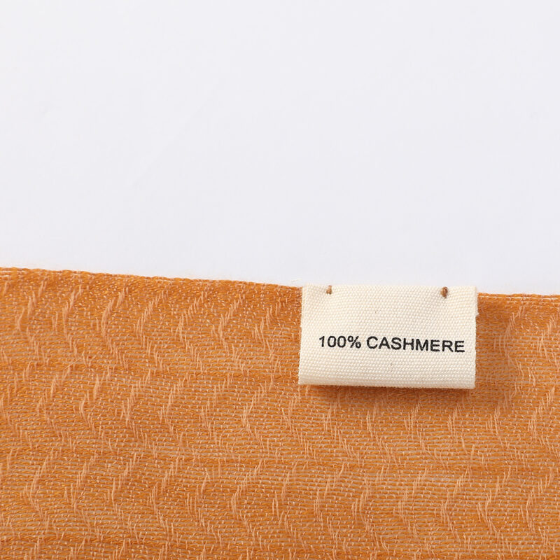 Elena, sciarpa in cashmere leggera come una piuma, da avvolgere - immagine 7