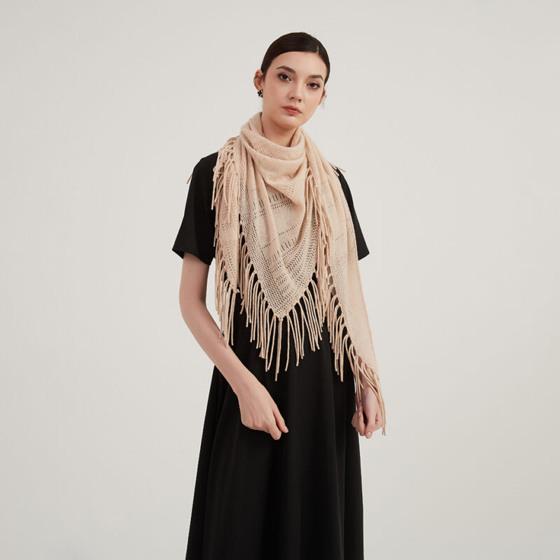 Sciarpa in cashmere a triangolo Callie - immagine 4