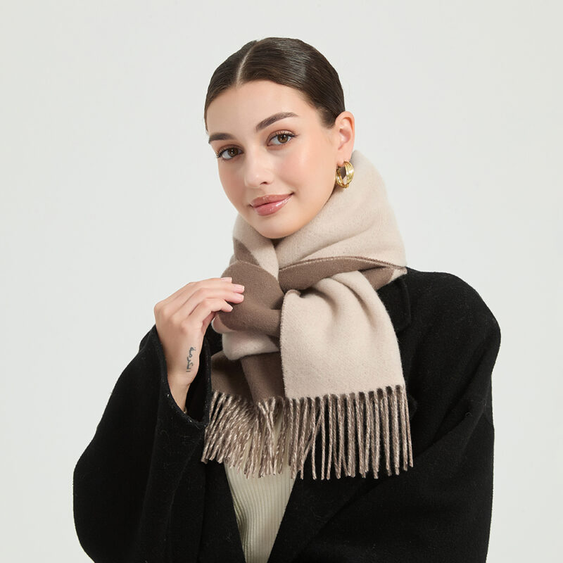 Jules Lambswool Scarf - Taupe - Image 3