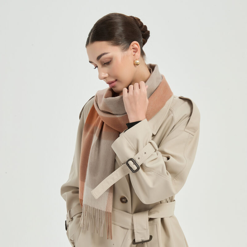 Della Check Cashmere Scarf - Image 4
