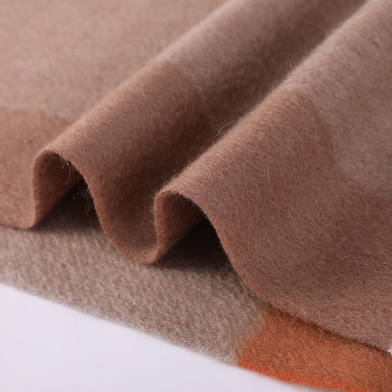 Della Check Cashmere Scarf - Image 7
